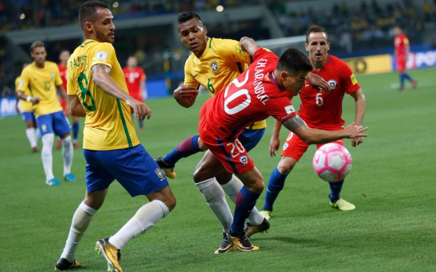 Brasil goleó a Chile en San Pablo y lo dejó sin Mundial