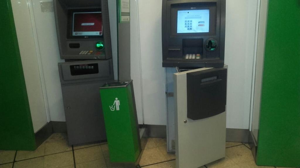 Dos menores causaron destrozos en un banco y en una panadería