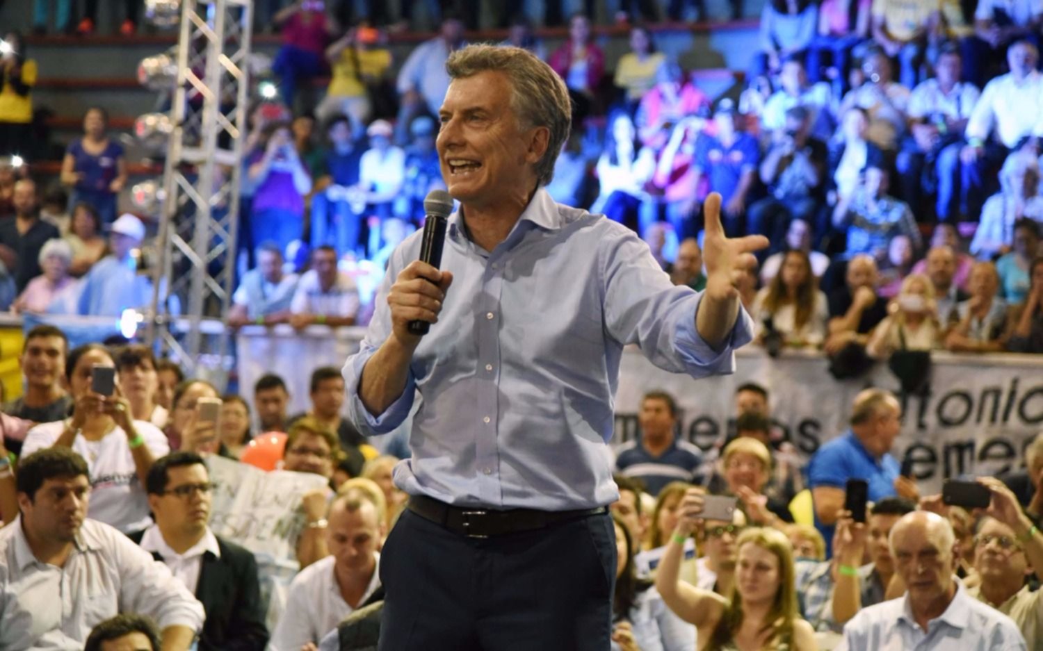 Macri, de campaña, va a Santa Fe a recorrer obras viales