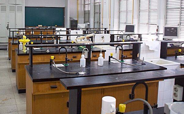 Polémica por un alumno quemado durante un experimento en clase