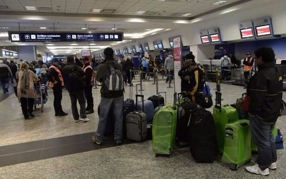 Modernizarán los aeropuertos para agilizar el trámite en Migraciones