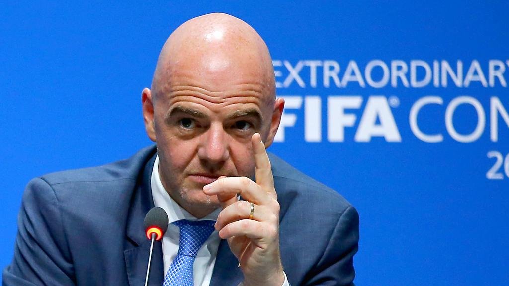 Infantino reclamó por el uso del VAR