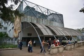 Fue al Mercadito, lo apuñalaron y le robaron