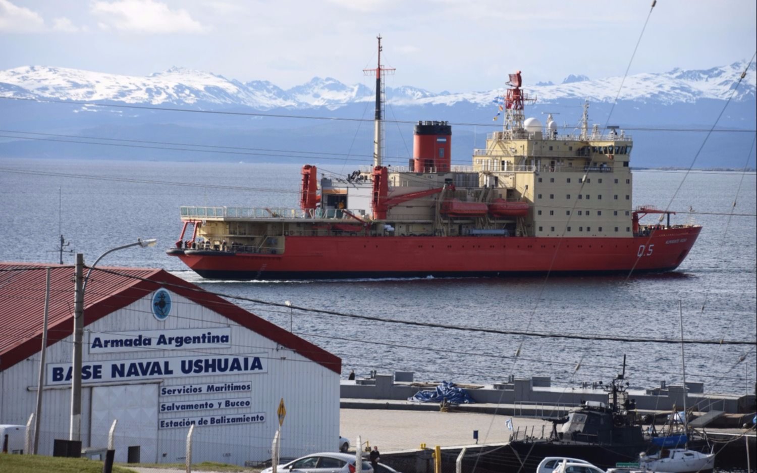 El Almirante Irízar zarpó de Ushuaia rumbo a la Antártida para realizar pruebas