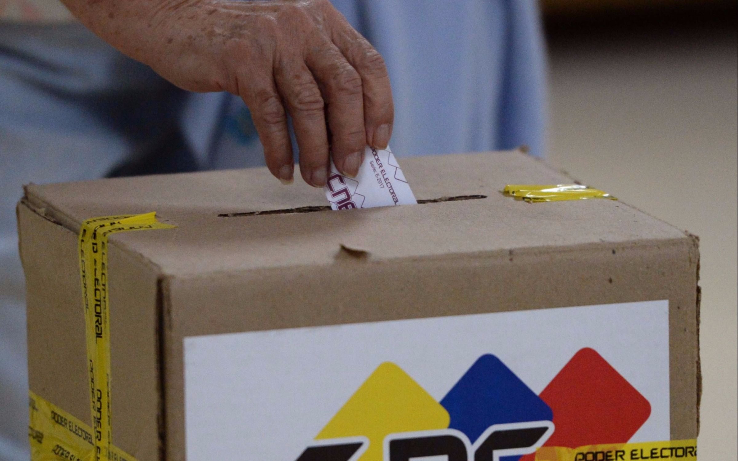 Los venezolanos votaron hoy los gobernadores de 23 estados