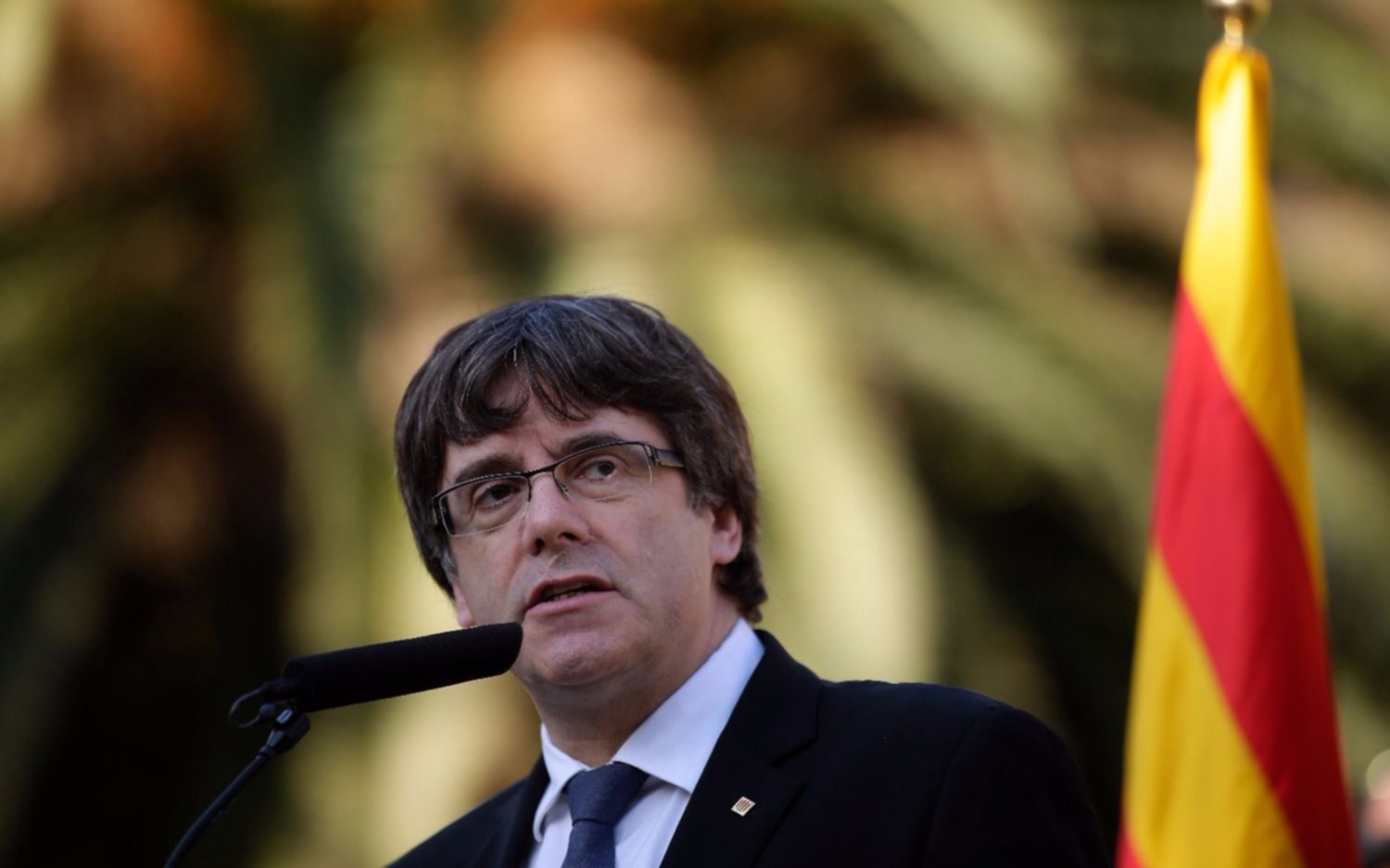Puigdemont no aclara si proclamó la independencia de Cataluña y Madrid exige otra respuesta