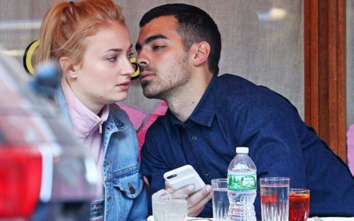 Sansa Stark selló su compromiso con Joe Jonas