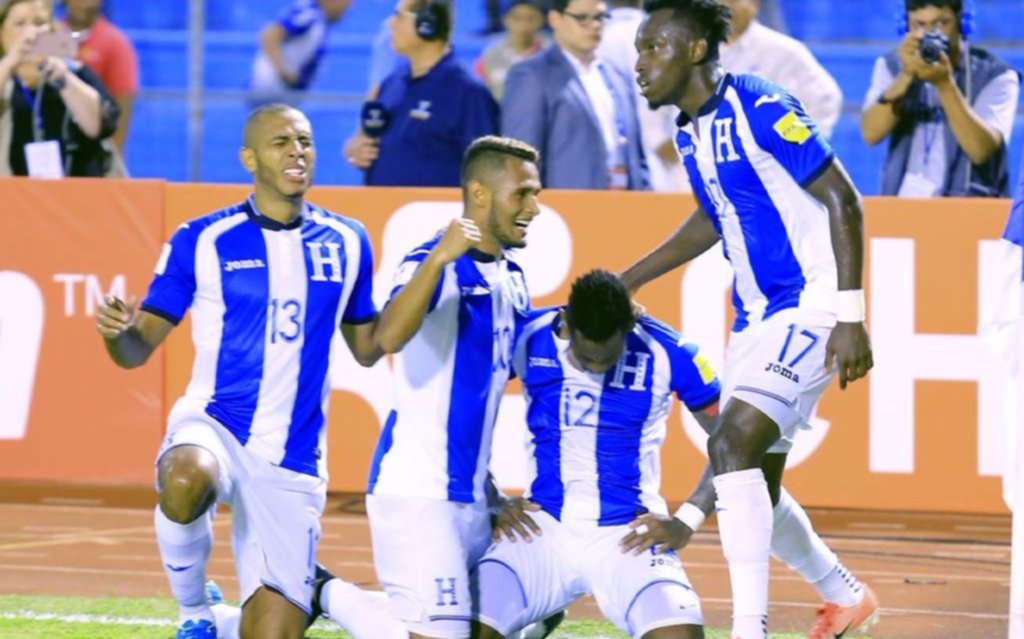 El presidente de Honduras pide a las empresas privadas que ayuden a la Selección