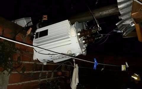 En Berisso, los bomberos trabajan para solucionar los problemas por la tormenta