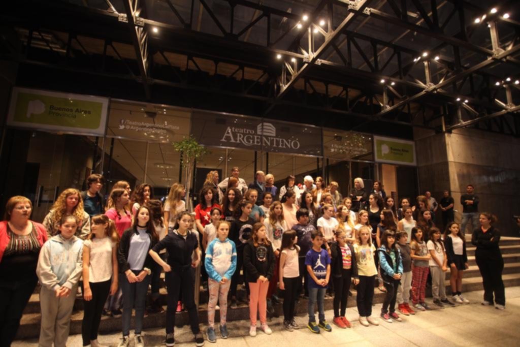 Emotivo recuerdo en el Teatro Argentino