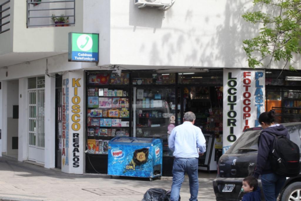 Agarraron de los pelos a una joven en un asalto en un local de 3 y 43