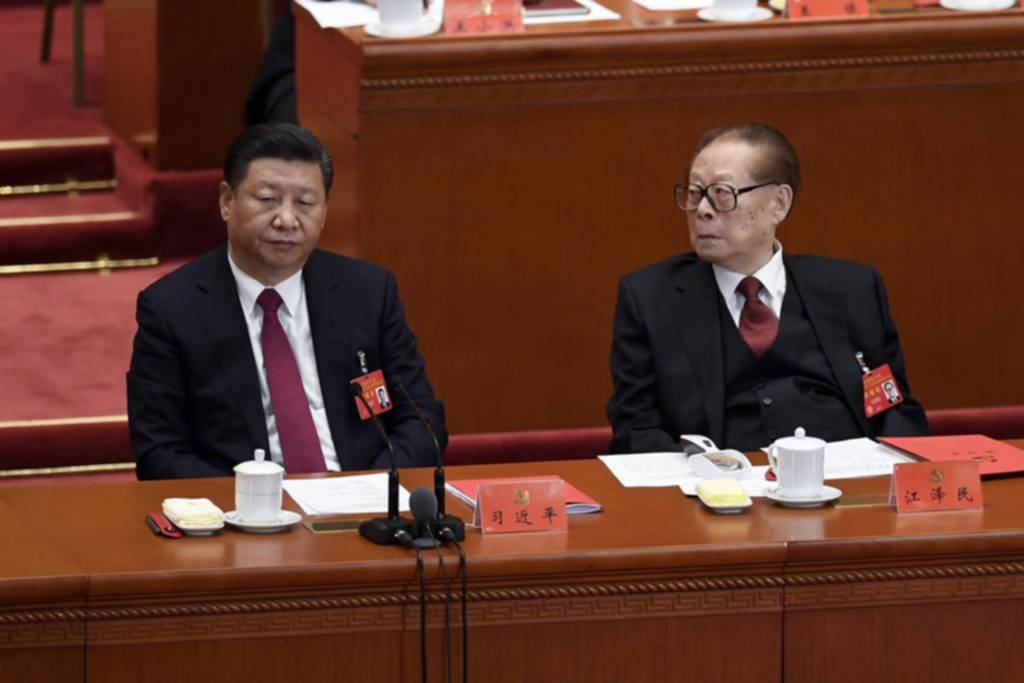 China eleva el pensamiento de su líder Xi Jinping a la altura de Mao