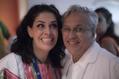 Acusado de pedófilo, Caetano Veloso y su ex mujer irán a la Justicia por “daños morales”