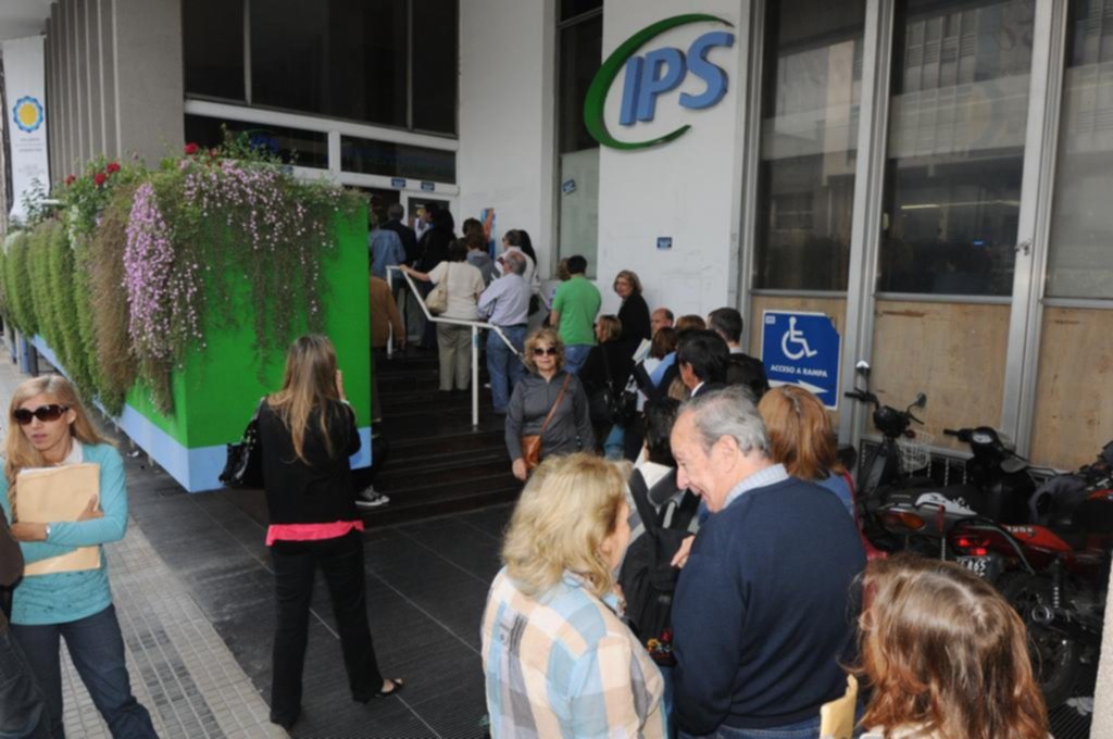 Este mes cobran el aumento de la mínima los jubilados del IPS