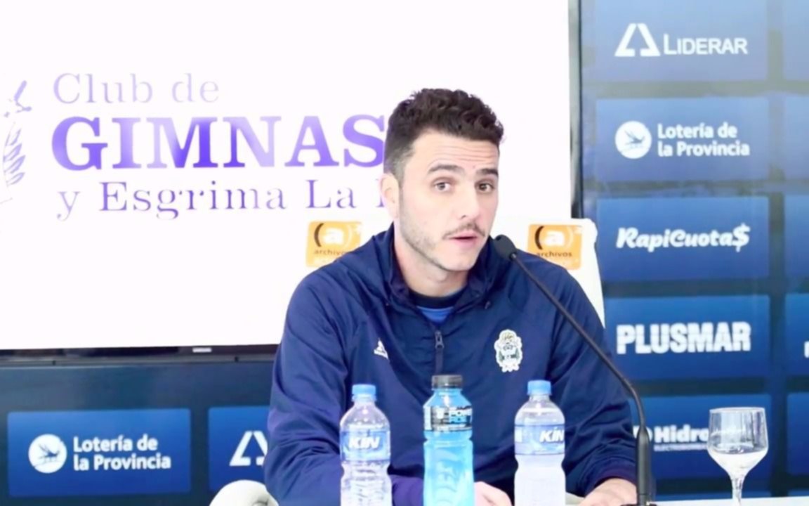 Mariano Soso confirmó que jugará con cuatro defensores para recibir a Vélez