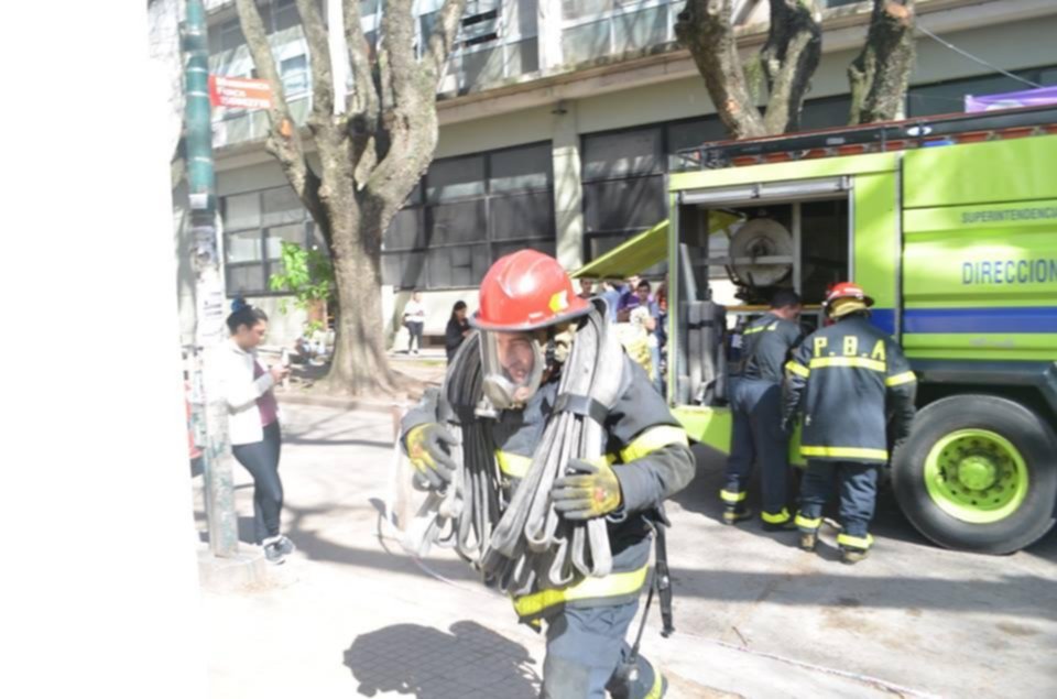 Un simulacro de evacuación puso a más de 600 estudiantes “a las corridas” en 1 y 47