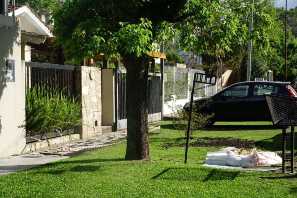 Salieron un rato y a los ladrones les alcanzó para desvalijar su casa