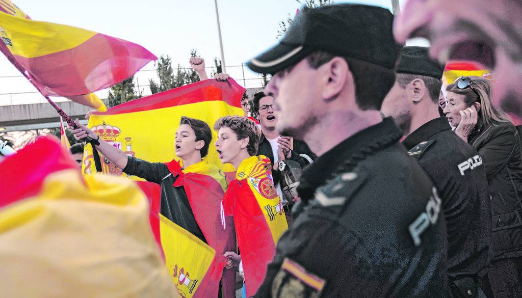Puigdemont resiste la intervención y agrava la crisis política por Cataluña