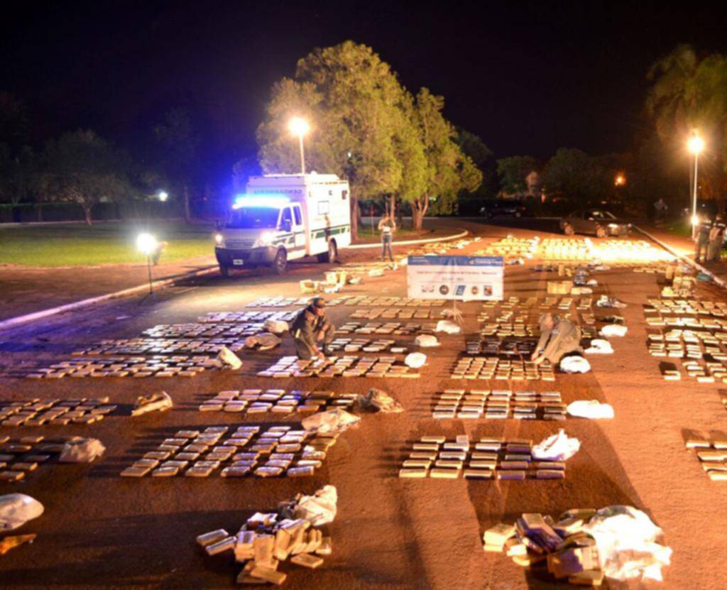 Secuestran casi dos toneladas de marihuana