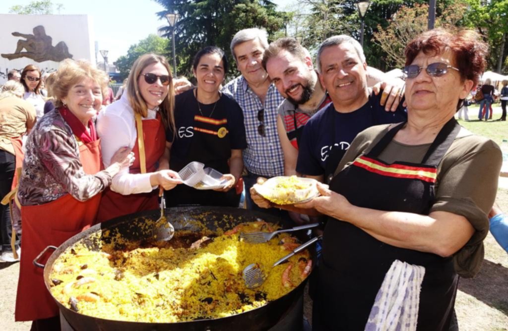 Gran paella solidaria en la Fiesta Nacional de España