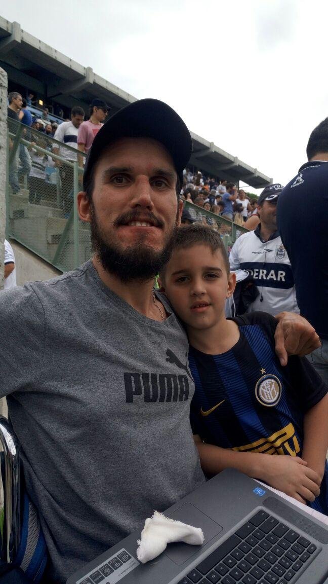 Maxi estuvo en la cancha y recibió el afecto de todos