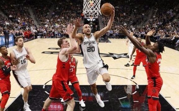 Manu cumplió 15 años en la NBA y fue homenajeado con una serie de videos