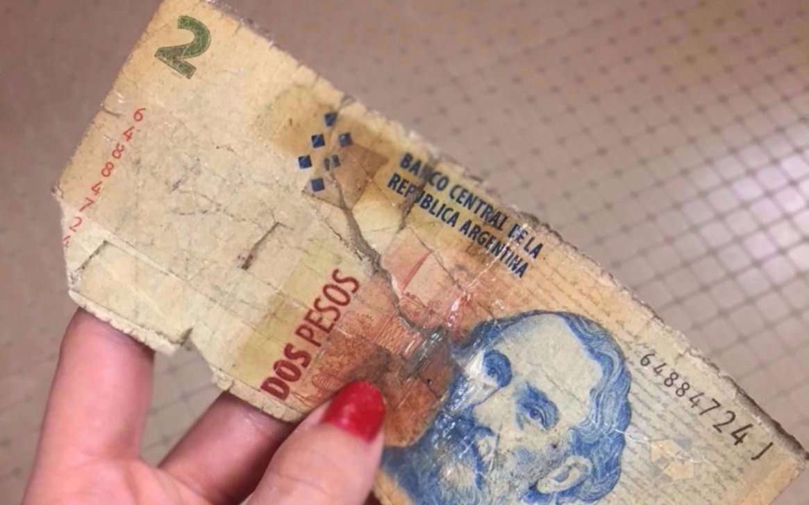 Los billetes de dos pesos dejarán de tener validez el año próximo