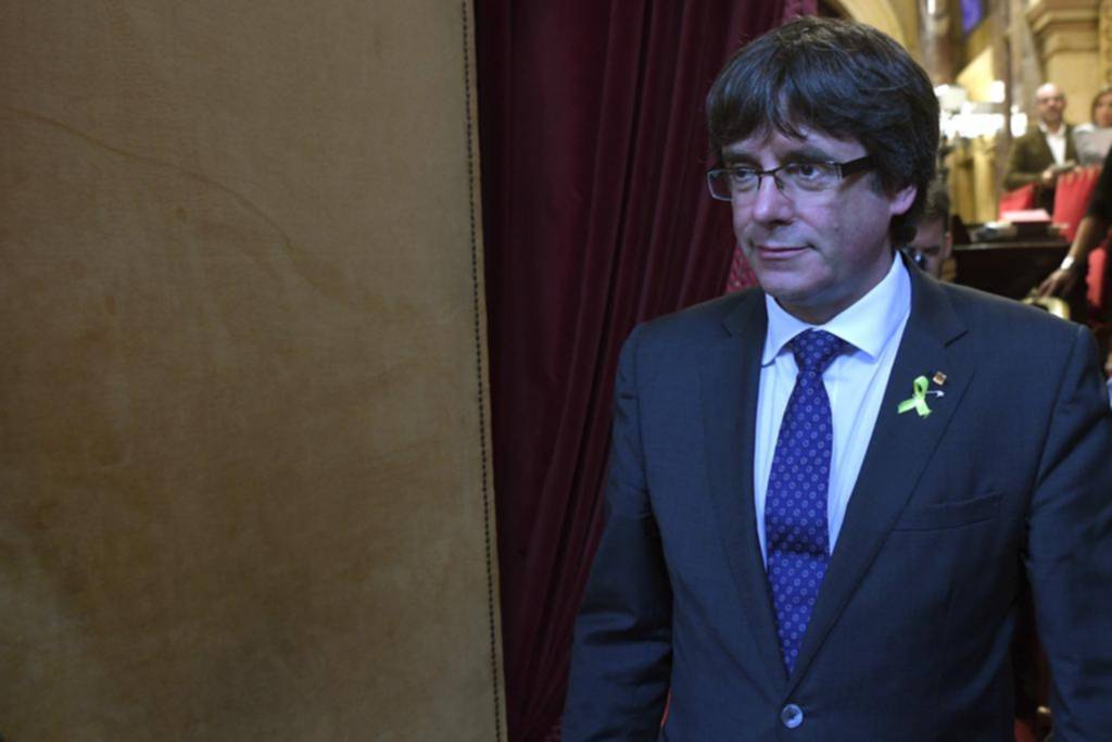 Querellan al ex líder catalán y a su gobierno por rebelión