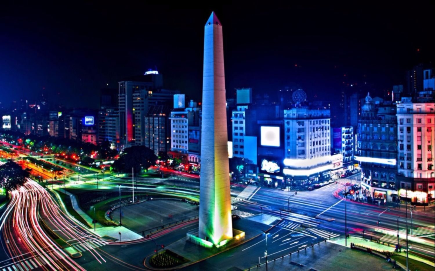 El Obelisco con los colores de un equipo de fútbol que elegirá la gente