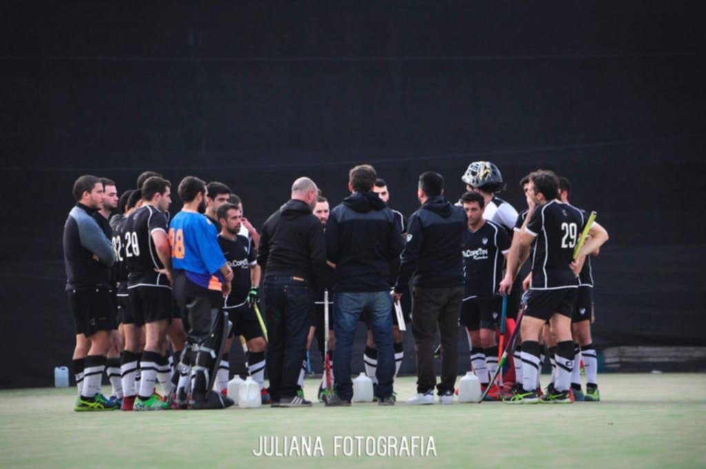 A pesar del triunfo, Universitario no pudo evitar el descenso, en hockey