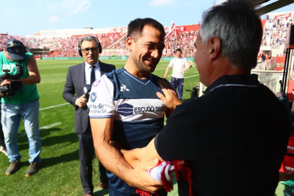 A puro abrazos en la previa