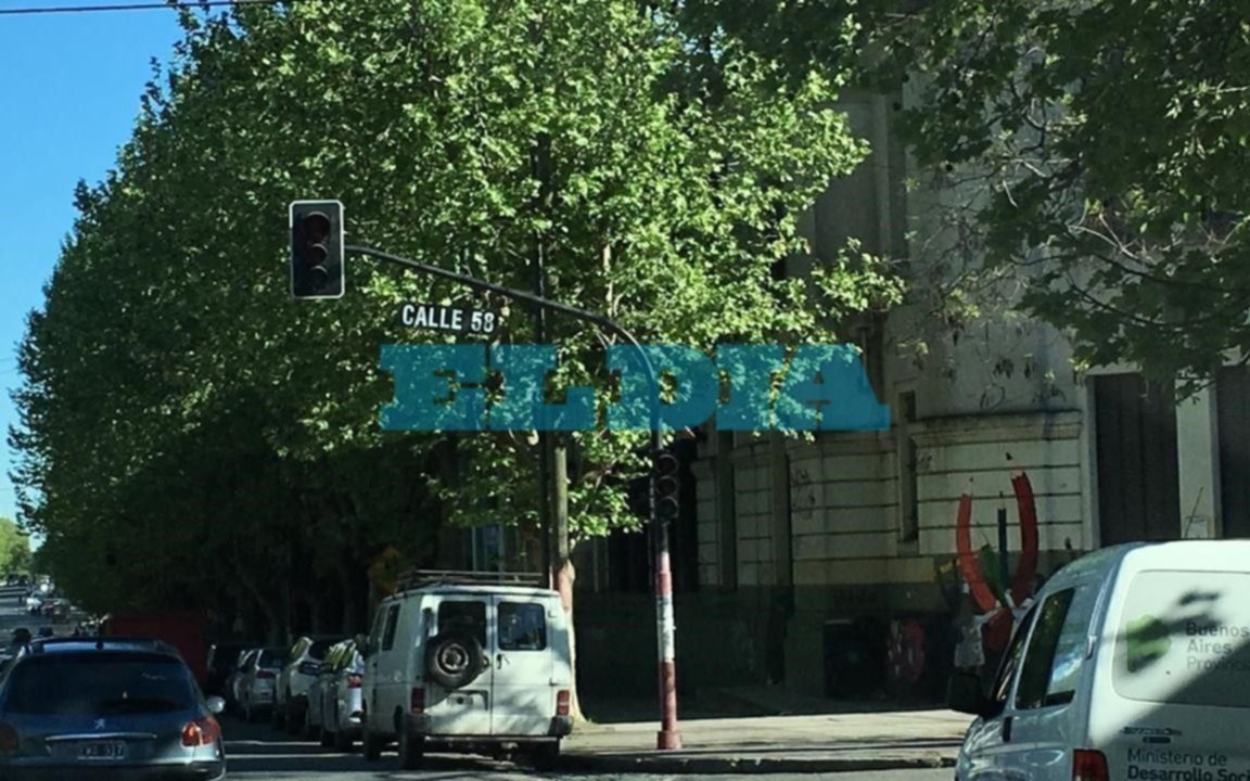 Dos días sin semáforo en 1 y 58, y un caos vial insoportable
