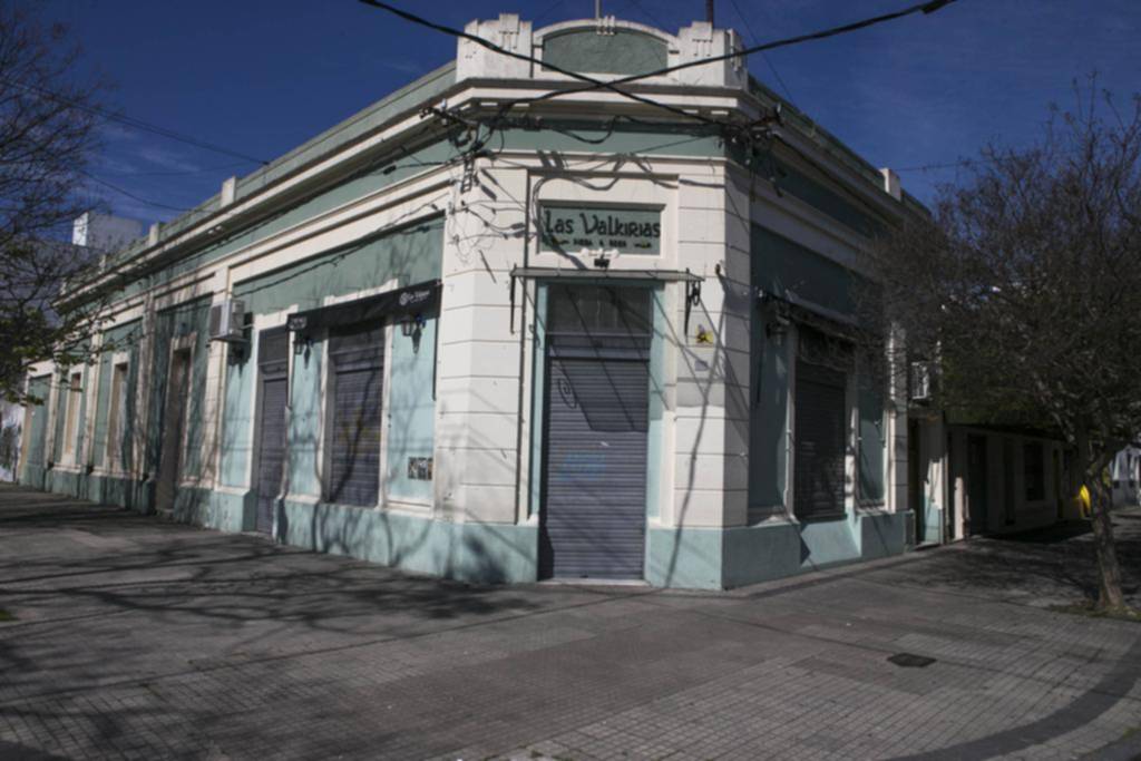 Clientes y empleados de una cervecería, víctimas de un asalto pasada la medianoche