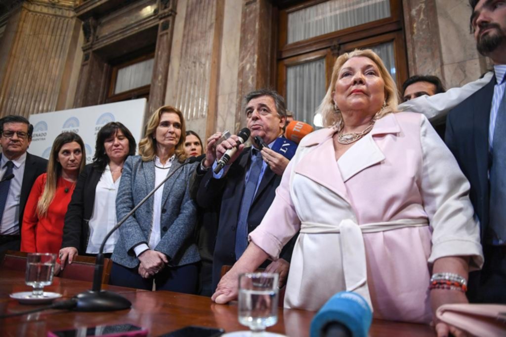 El peronismo bloqueó la jura de Carrió en una comisión