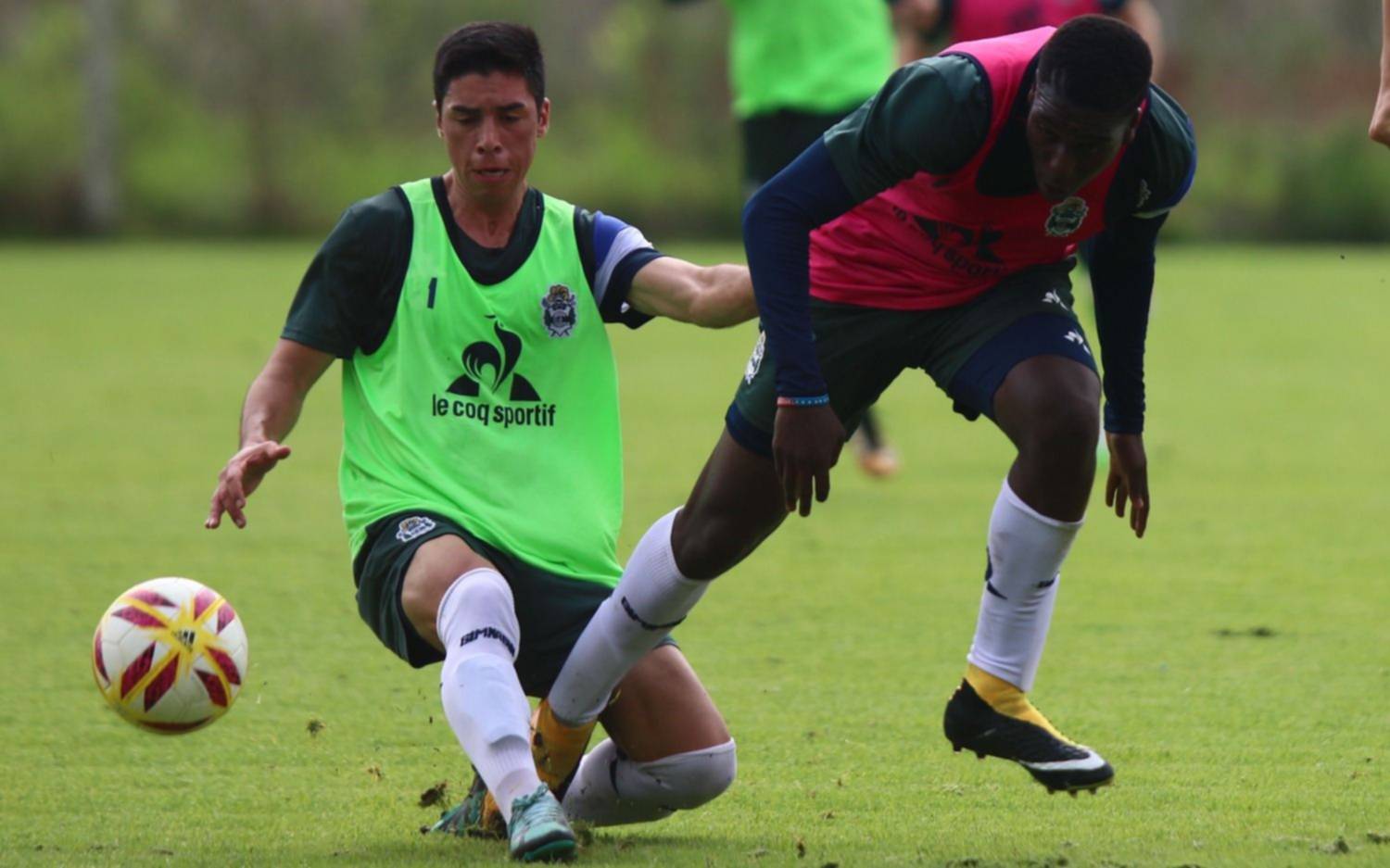 Hubo fútbol en el Bosque y Hurtado se metió como titular