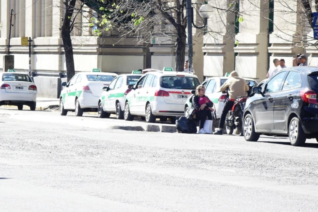 Frente a la Estación de 1 y 44, el piquete crónico sigue firme