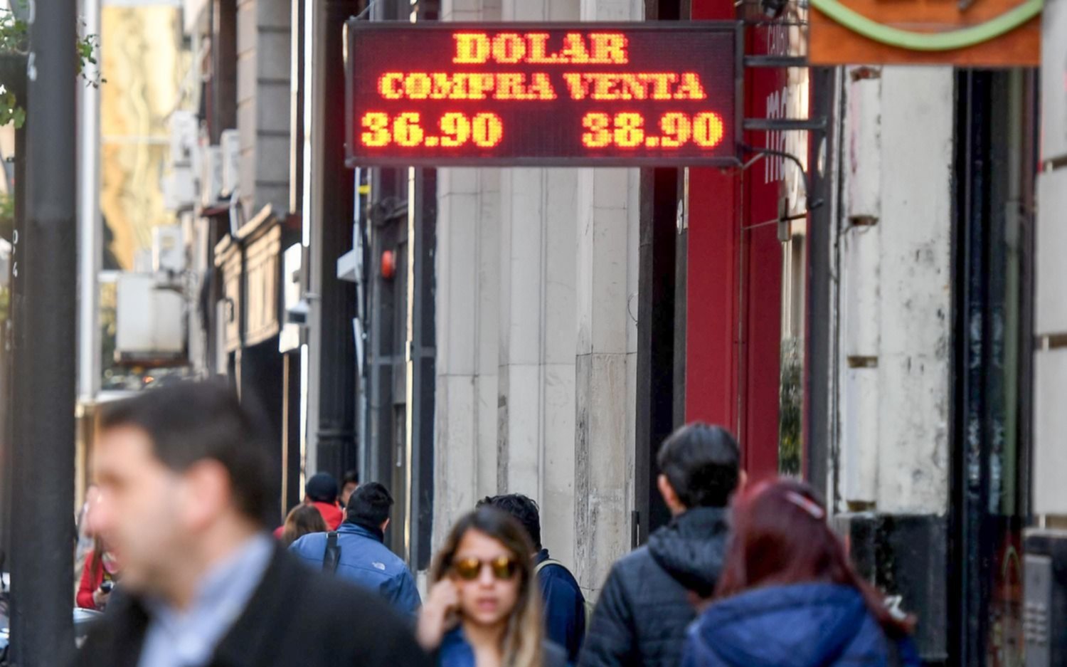 El dólar cambió la tendencia, se acercó a los $40 y terminó cerrando en alza