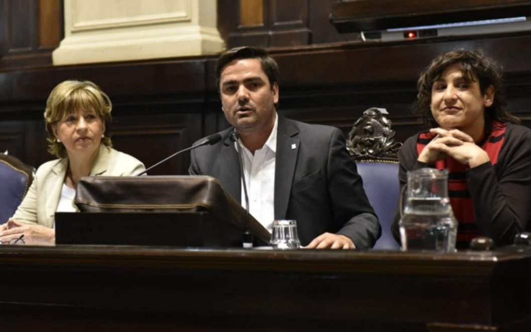 Emiliano Balbín compartió con los chicos  el cierre del Parlamento Juvenil del Mercosur