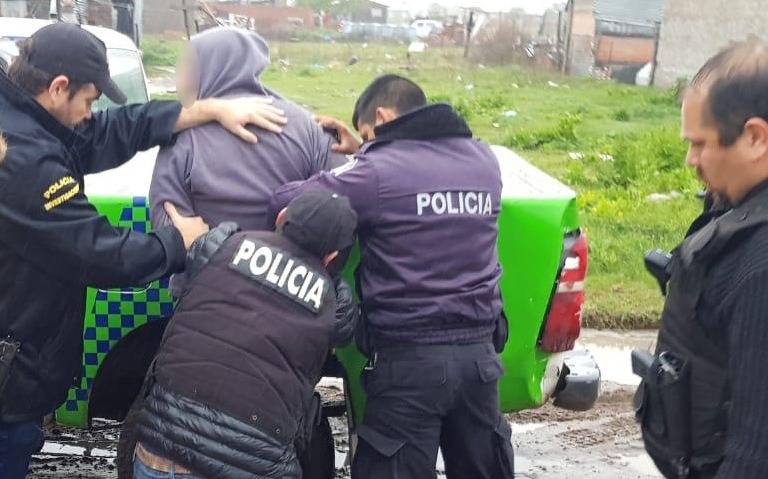 Tres detenidos en 143 y 526 por tenencia de estupefacientes y presunta comercialización