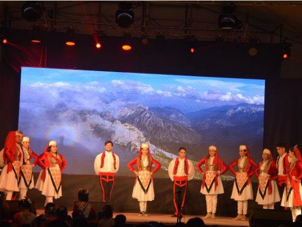 Continúan los festivales de la 41° Fiesta Provincial del Inmigrante