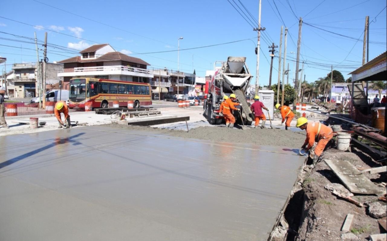 Molina visitó la obra del Metrobus