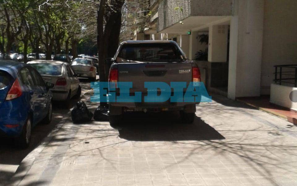 La Plata ya es la "capital" del auto mal estacionado