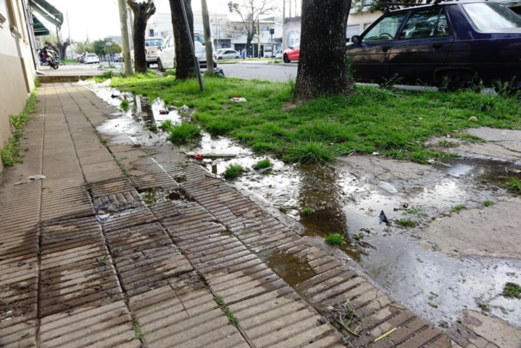 Baja presión por una pérdida de agua en 74 entre 1 y 115
