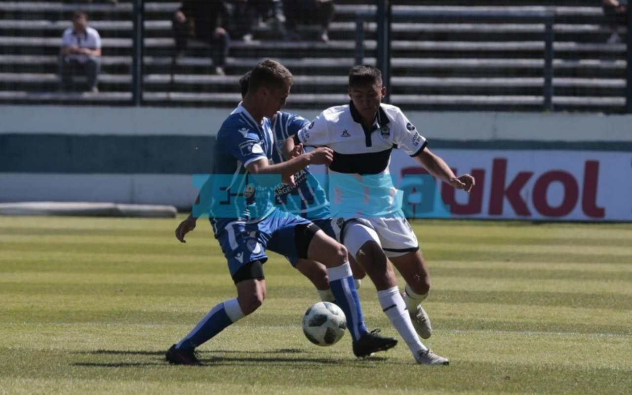 La Reserva cayó contra el Tomba en el encuentro preliminar