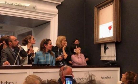Un cuadro de Banksy tuvo una subasta millonaria pero se destruyó en el mismo remate