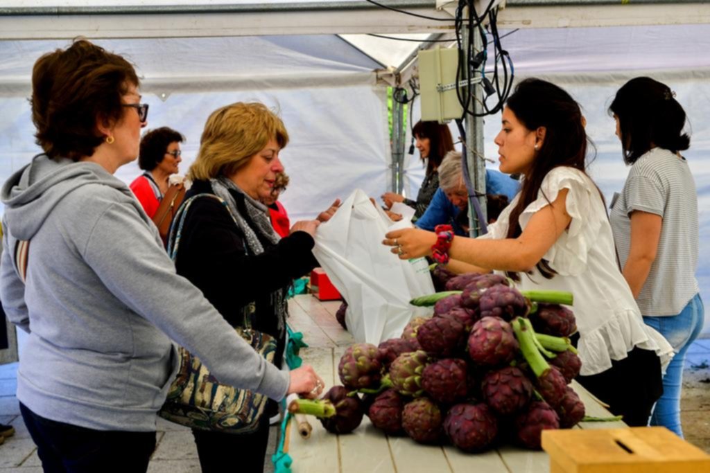Alcauciles platenses: puso primera la gran fiesta de una marca registrada de la Ciudad