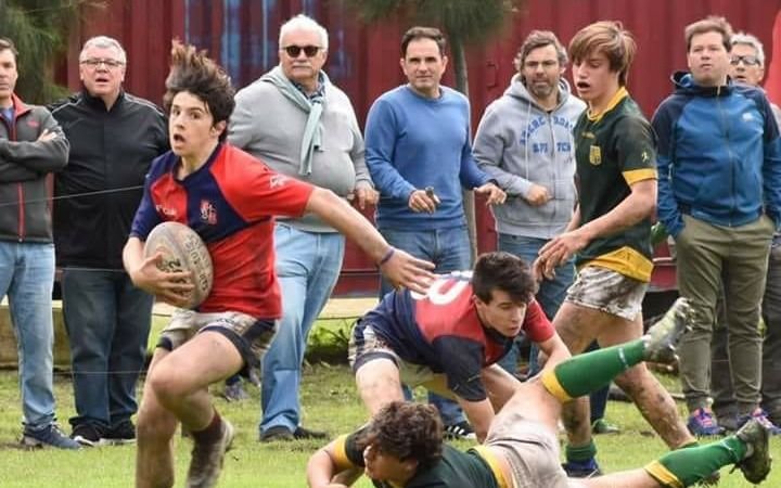 Clásico juvenil de la M-16 entre el Club de Rugby Los Tilos y el Club San Luis