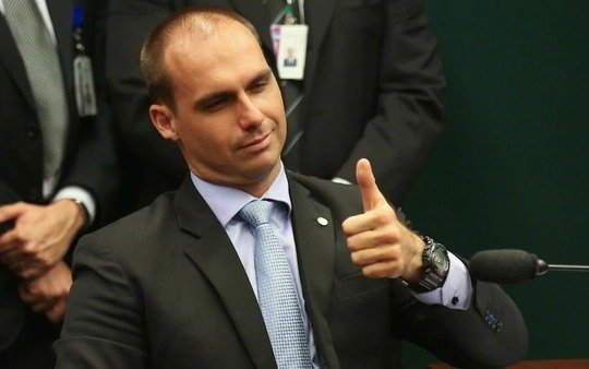 El hijo de Bolsonaro se convierte en el diputado más votado de la historia de Brasil 