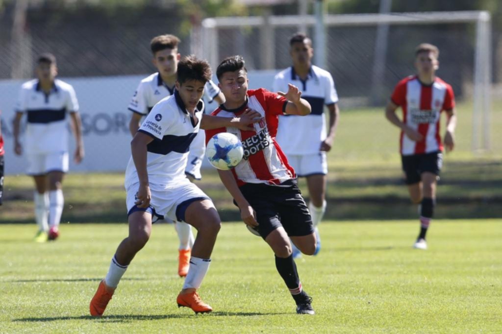 Alegría en el fútbol juvenil por el balance final de las jornadas clásicas jugadas en el año