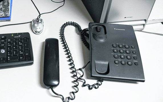 Desesperados: vecinos sin teléfono ni conexión a internet en Aeropuerto